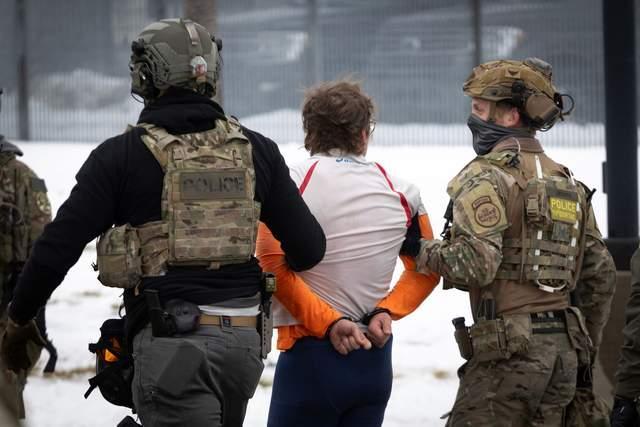 特朗普政府称ICE特工枪杀事件是自卫 真相待查