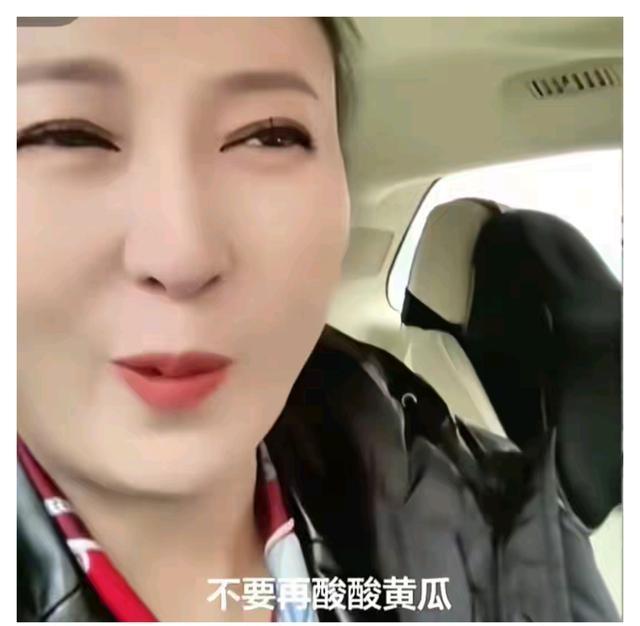 杨议带货酸黄瓜被指蹭闫学晶热度 吃相难看引争议