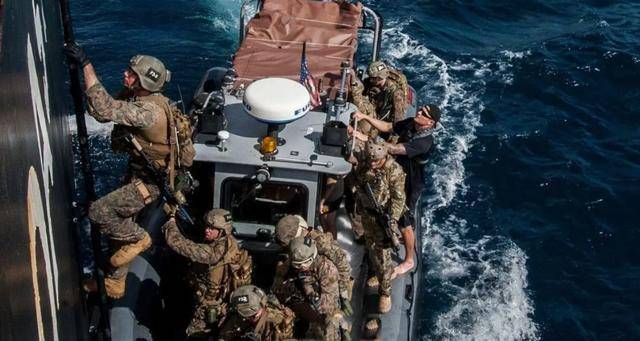 特朗普自封“委内瑞拉代总统”！还要袭击伊朗？中国亮剑不许生乱 全球规则博弈升级