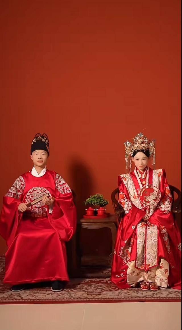 郭有才举办婚典 承诺终了引柔软