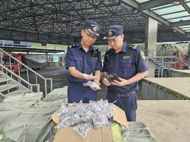 海关查获20万个“爆炸式铆钉”