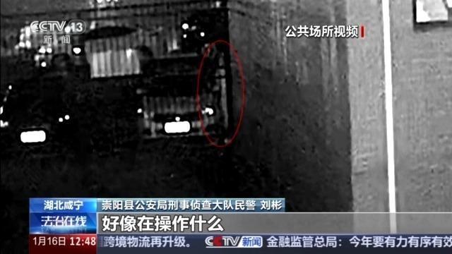 盗贼溜进卧室行窃 老人假装熟睡避险 屋主机智周旋保平安