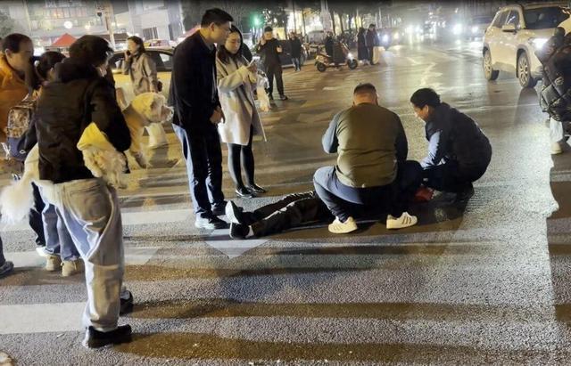 病院恢复须眉街头片刻昏迷后死亡