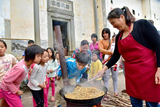 广东版“刨猪汤”在佛山开吃 年味透顶的客家盛宴