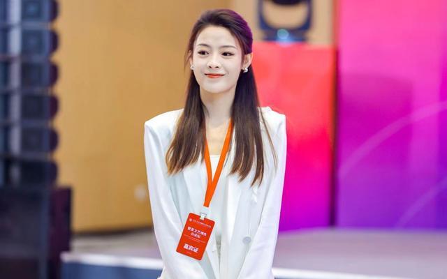 陈丽君李云表迷惑镖东说念主 越剧新星忽闪大银幕