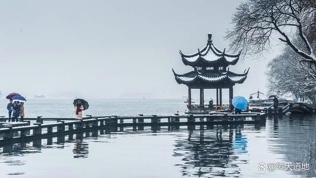 杭州西湖现“断桥残雪” 大寒雪景好意思如画