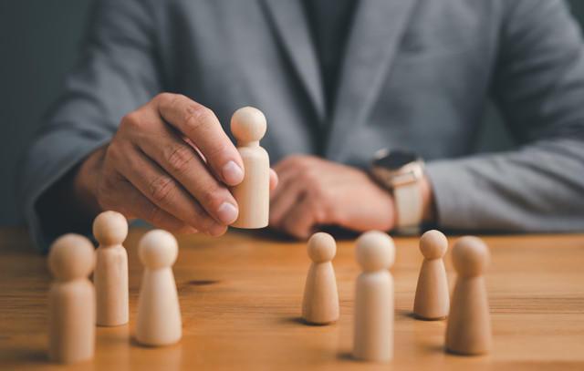 去年城镇调查失业率平均值为5.2%