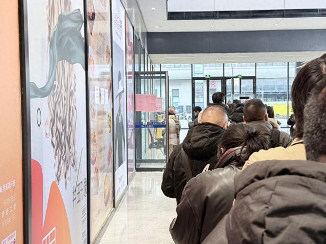 马钞兑换网点外黄牛抢收购