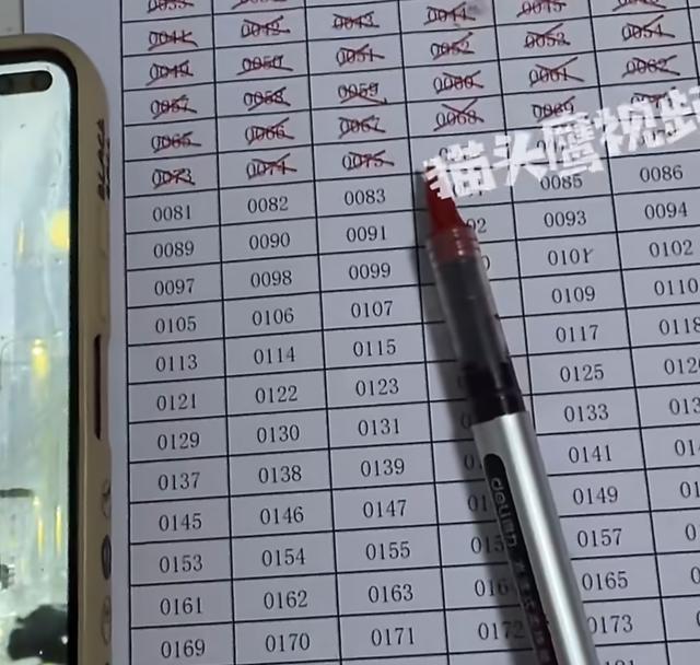 女儿去世父亲尝试破解其手机 探寻生前秘密