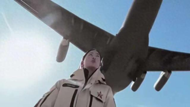 青年早新闻 震撼视频！运-20俯冲式战术着陆 展现优异性能