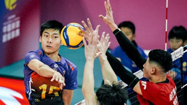 19岁“小孩哥”王泊涵接过金牌教头沈琼15号球衣，中国男排主攻线新星诞生