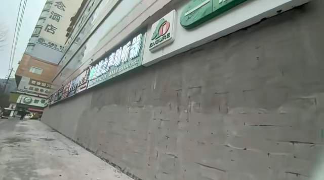 贵州多家店铺一夜之间遭砌墙封堵 墙体已被拆除商户恢复营业