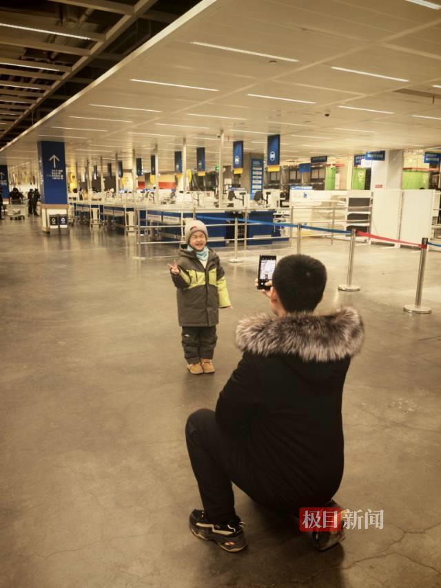 中国最北宜家将闭店 主顾抢购“捡漏”