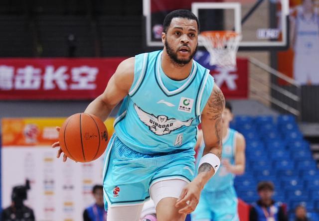 郭艾伦25+6赛季新高!广州负青岛4连败 徐昕14+12段昂君24分:郭艾伦升至三分榜第41位