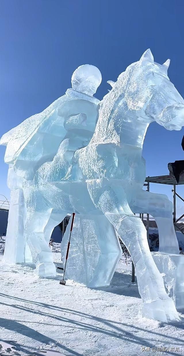 贺娇龙冰雕在新疆昭苏完工 花开两地情意长存