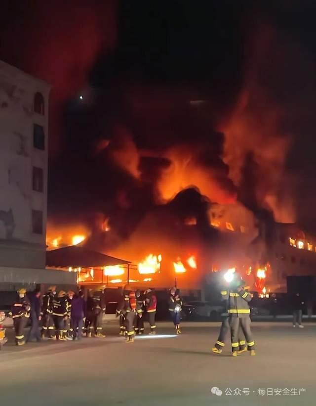 广东一厂房突发大火未造成人员伤亡
