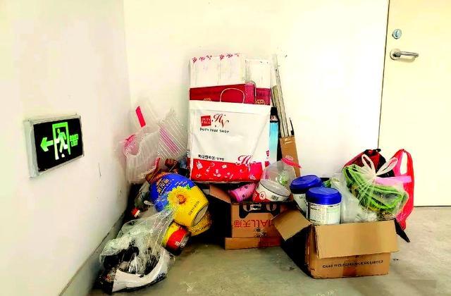 官方明确物业清理楼道杂物不侵权 公共空间管理需共治