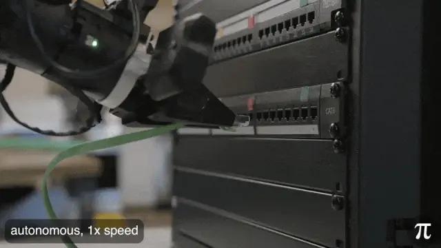 机器人拧螺丝拧出“无影手” 精细操作大突破