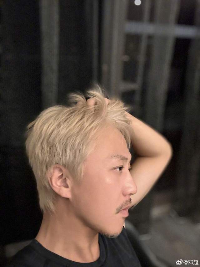 邓超称4月4日五哈播不赫然 愚东谈主节打趣激勉热议