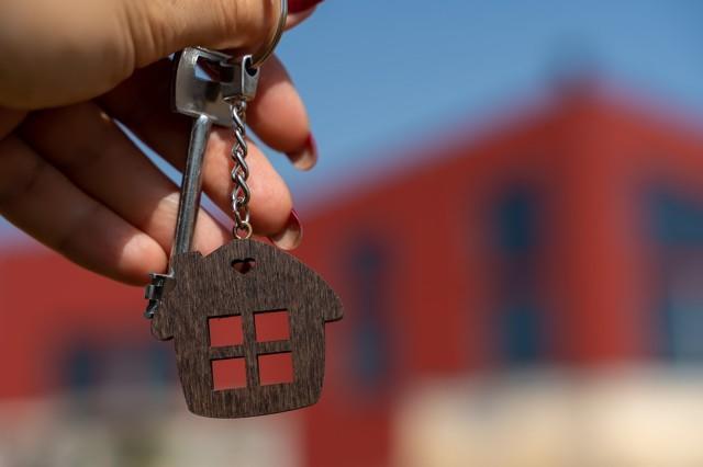 局长含着我的奶边摸边做视频