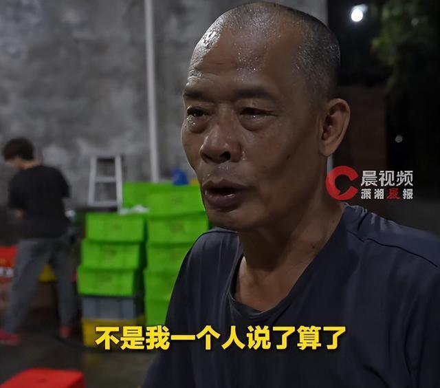 情侣莫氏鸡煲吃完饭花了七小时 小店爆火老板愁
