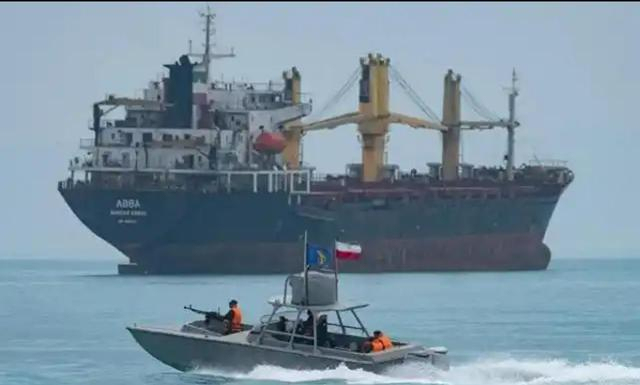 特朗普突然“掀了桌子”？乌克兰面临断援危机