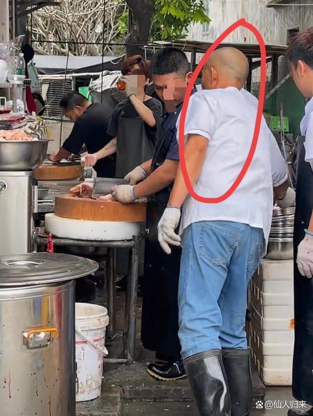 鸡煲店洗碗大姨从早到晚没停歇