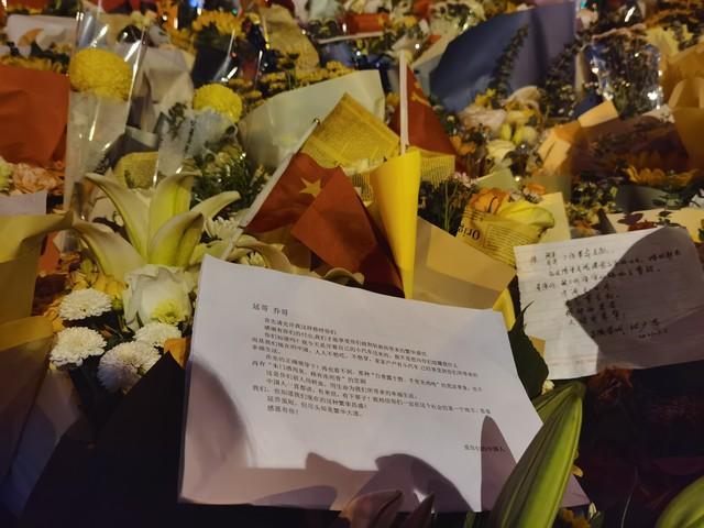 小伙清淤引300万网友围不雅 95后实干获赞