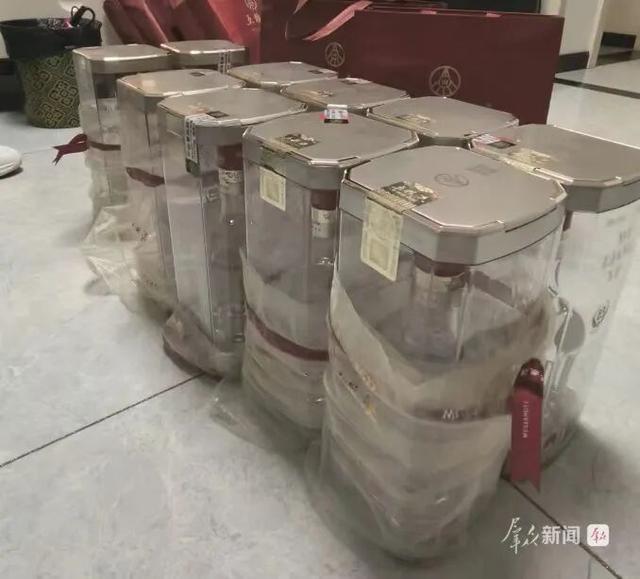 女子买10瓶五粮液8瓶假 商家拒赔 真伪之争未果