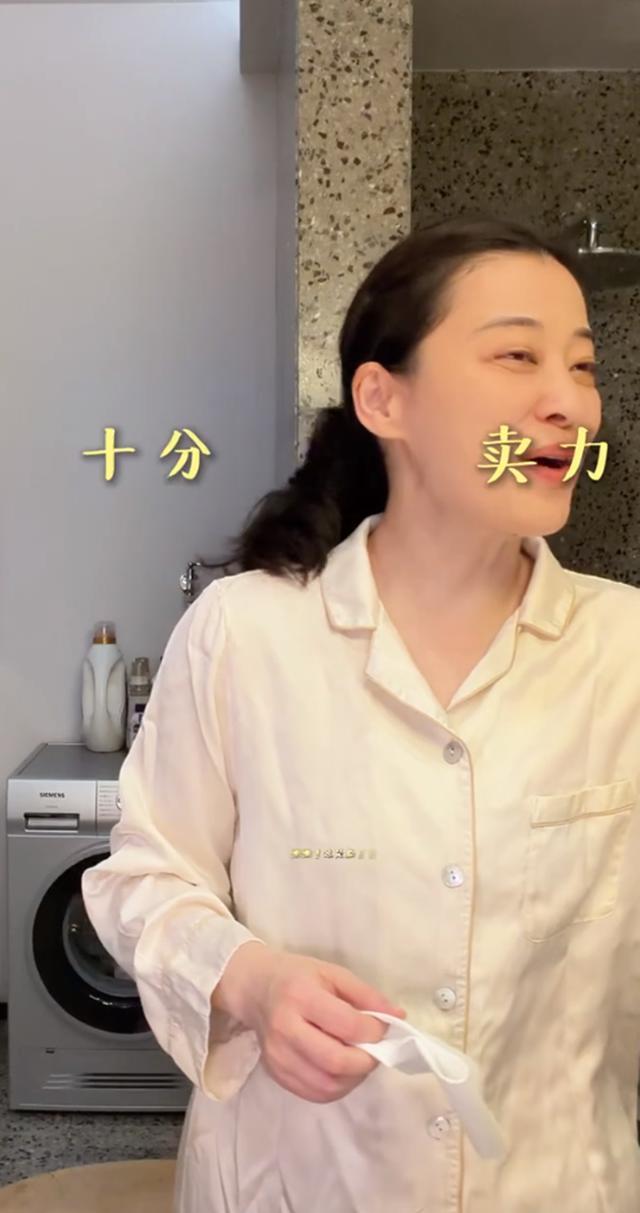 梅婷12岁女儿快快近照 母女温馨互动引羡慕