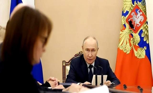 俄罗斯如何摆脱经济萎缩趋势 战时财政药方见底