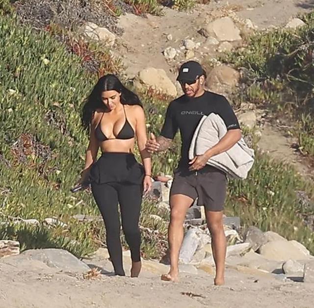 金·卡戴珊和汉密尔顿海边热吻被拍 甜蜜冲浪之旅大秀恩爱