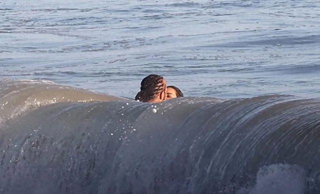 金·卡戴珊和汉密尔顿海边热吻被拍