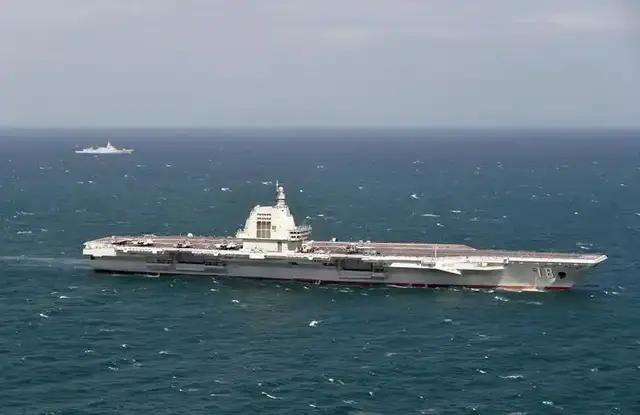 专家：中国海军每一步都铿锵有力 77载蜕变与荣光