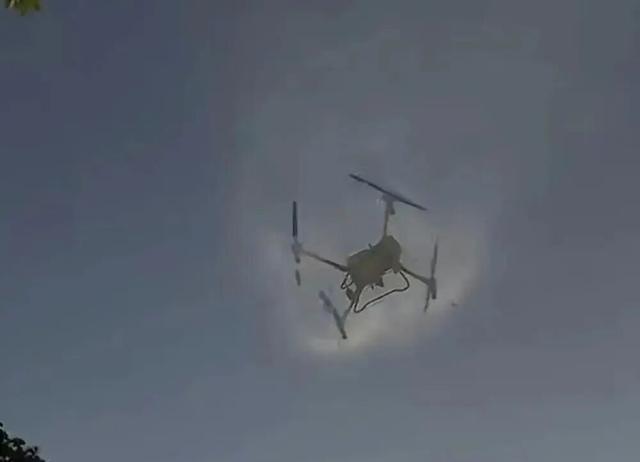 游客遭无人机大面积喷药 操作不当致游客不适