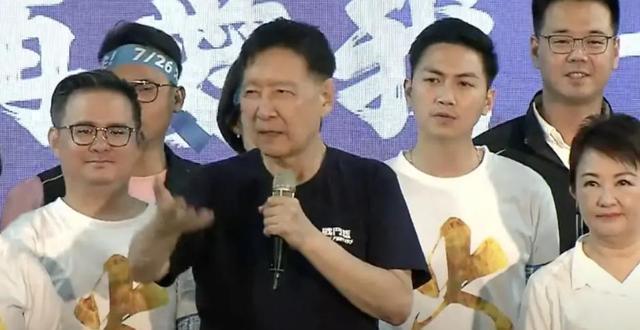 郑丽文回应季麟连言论争议 反击舆论围剿