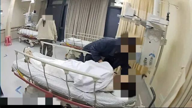 民警问轻生女子能不能牵一下手 温柔劝导挽救生命