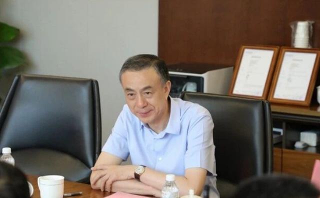 县城大佬一年挣了瑞幸们18亿 从教书先生到纸杯大王