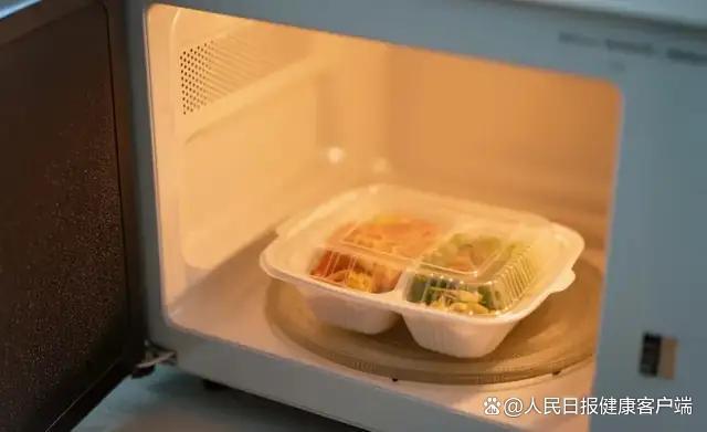 很多人可能每天都在吃塑料刀片 微塑料危害健康引发关注