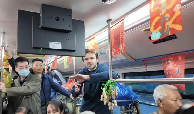 老外来华爱上“挑战式旅游” 体验中国新方式