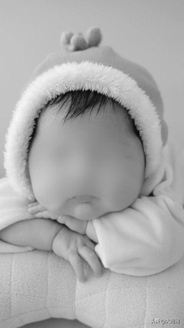 被喂奶呛死女婴肖像曾被人用于造谣