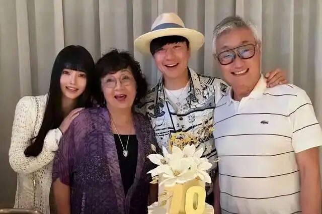 林俊杰 七七 毕业典礼高调公开恋情
