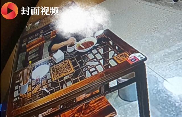 男子吃完面加酱被店主曝光
