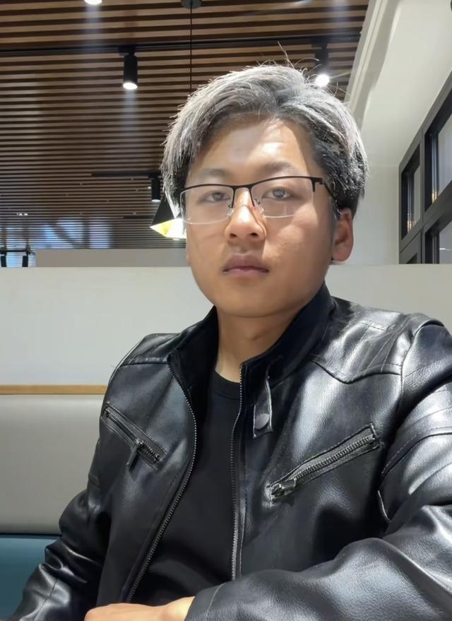 辽宁小伙听劝模仿黄仁勋出圈 外形易仿，路径难学