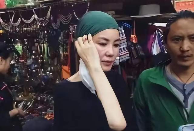 王菲無名指疑似戴了鉆戒 鋒菲戀好事將近？