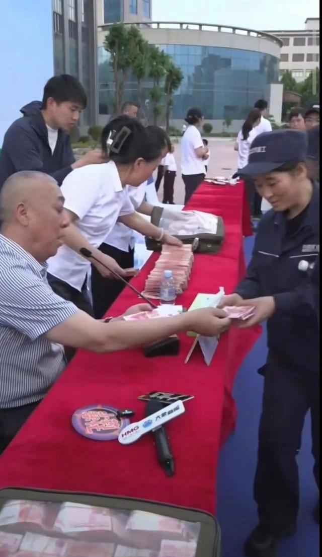 河南矿山再发520万“三夏”红包 连续20多年关爱员工