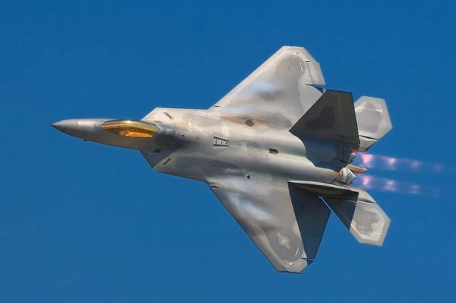 學(xué)者：遼寧艦戰(zhàn)斗力又升級 隱身戰(zhàn)機上艦引關(guān)注