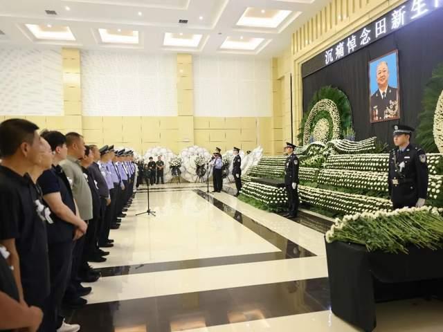 民警匯報(bào)案情發(fā)現(xiàn)隊(duì)長(zhǎng)倒地 因公犧牲引發(fā)哀悼