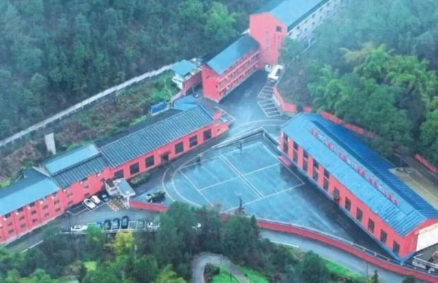女友失联发现被送素质教育基地