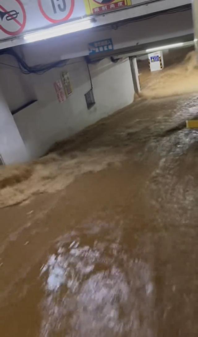 强降雨突袭广西梧州 多所中小学停课 防汛形势严峻